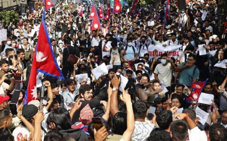 नेपाल कौन-कौन से सोशल मीडिया ऐप बैन, क्यों लगाया गया प्रतिबंध, जानिए देश में हो रहे बवाल की पूरी कहानी